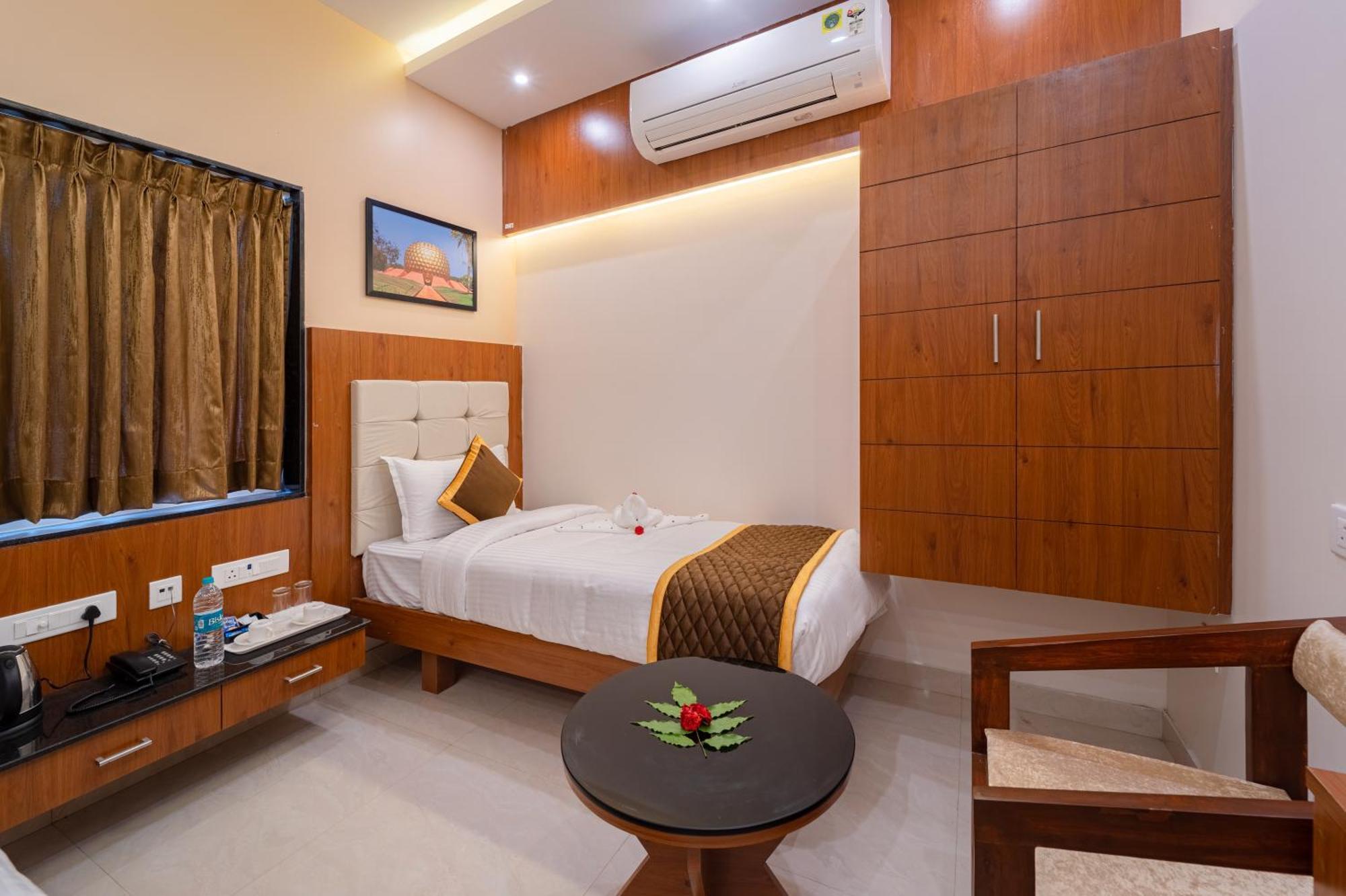 Welcome Grand Residency Пондичерри Экстерьер фото